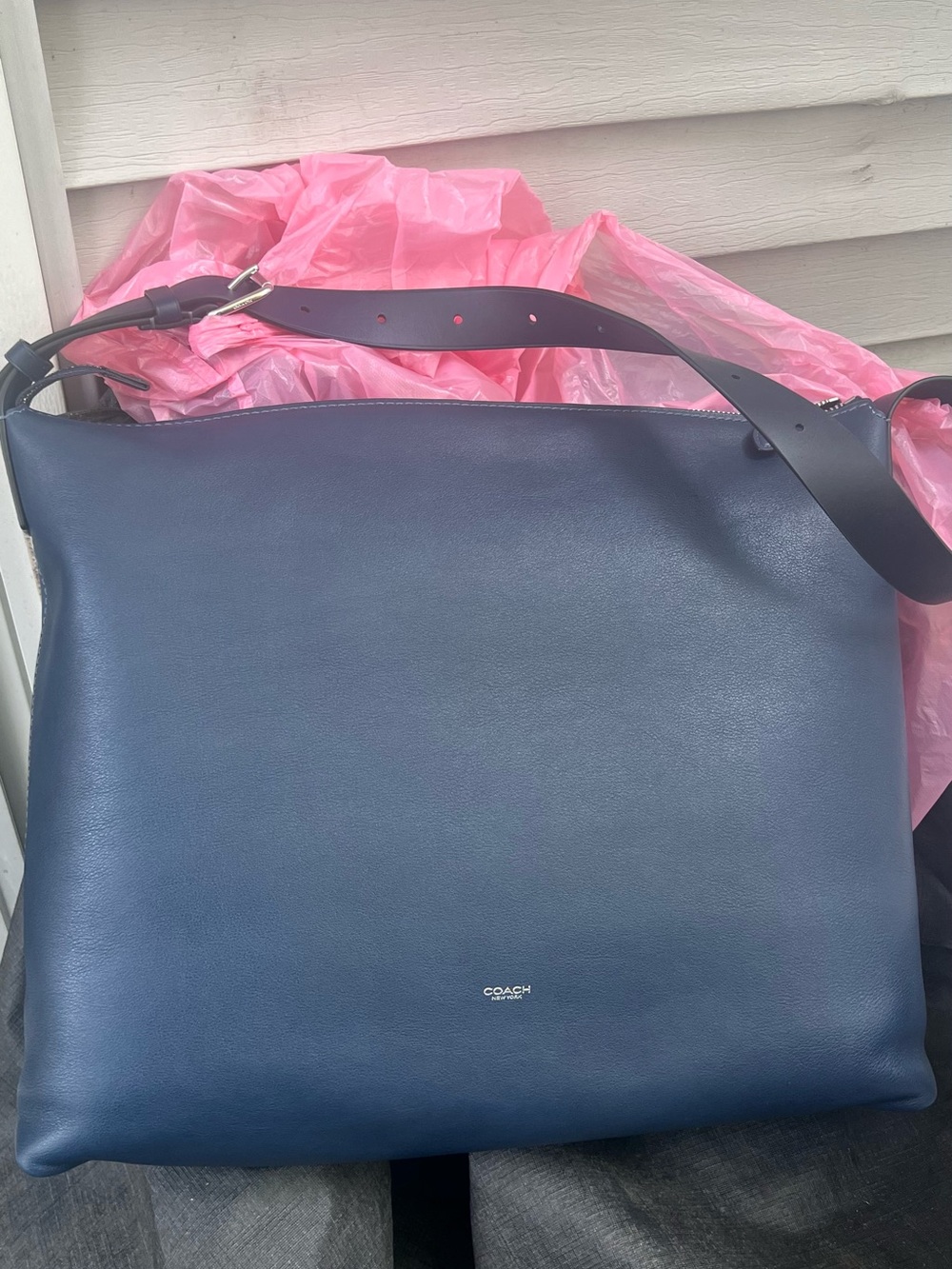 Coach Navy Blue Leather Mott Messenger bag sold out online - Picture 5 of 16